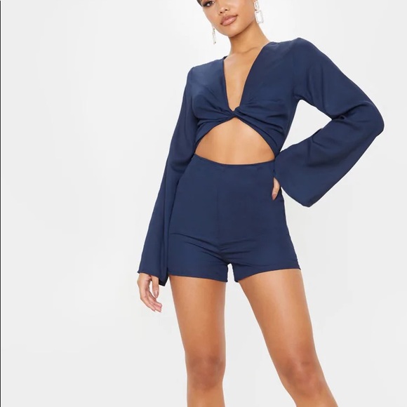 Prettylittlething bell sleeve playsuit - Picture 2 of 9